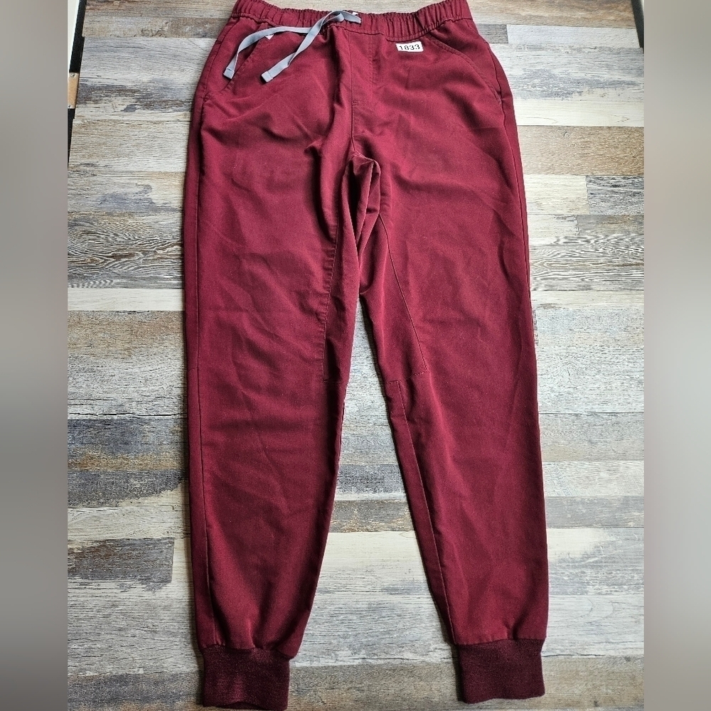FIGS Burgundy Mens Medium Tansen Jogger Scrub Pants Style MXXSW2004